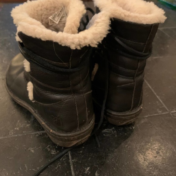 UGG Caspia 1932 Black Leather Lace Up Ankle Boots - Picture 9 of 11